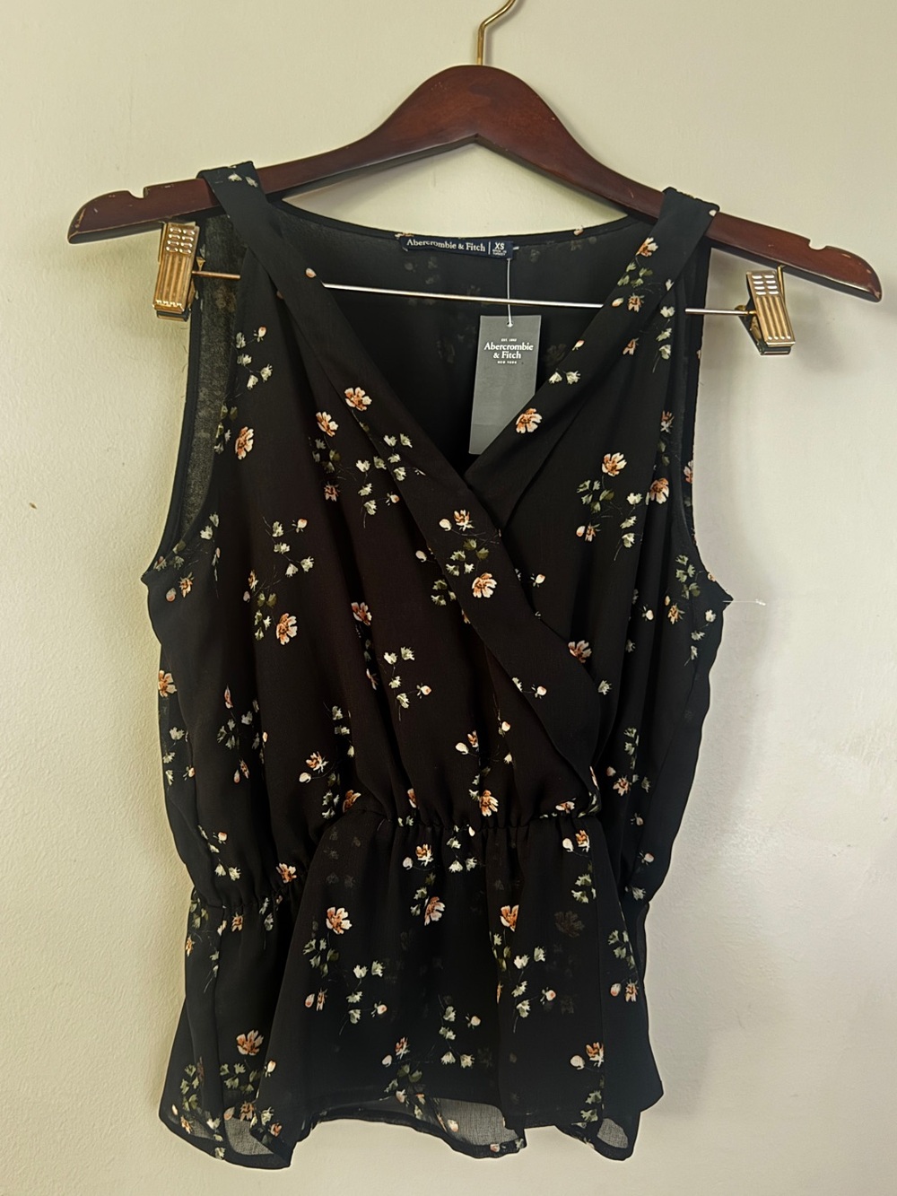 NWT Abercrombie & Fitch Black Floral Sleeveless Blouse